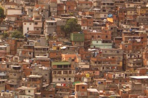 Quem mora na favela não possui endereço.